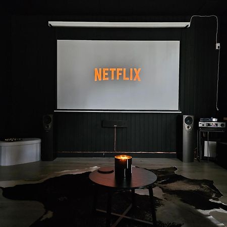 Black Box Cinema Appartement Avec Balneo Epinal Ngoại thất bức ảnh