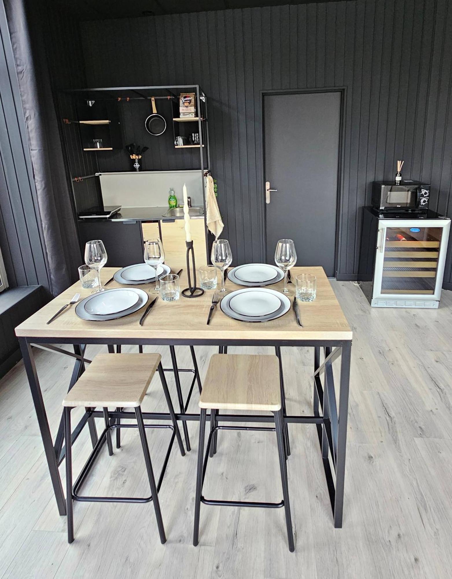 Black Box Cinema Appartement Avec Balneo Epinal Ngoại thất bức ảnh