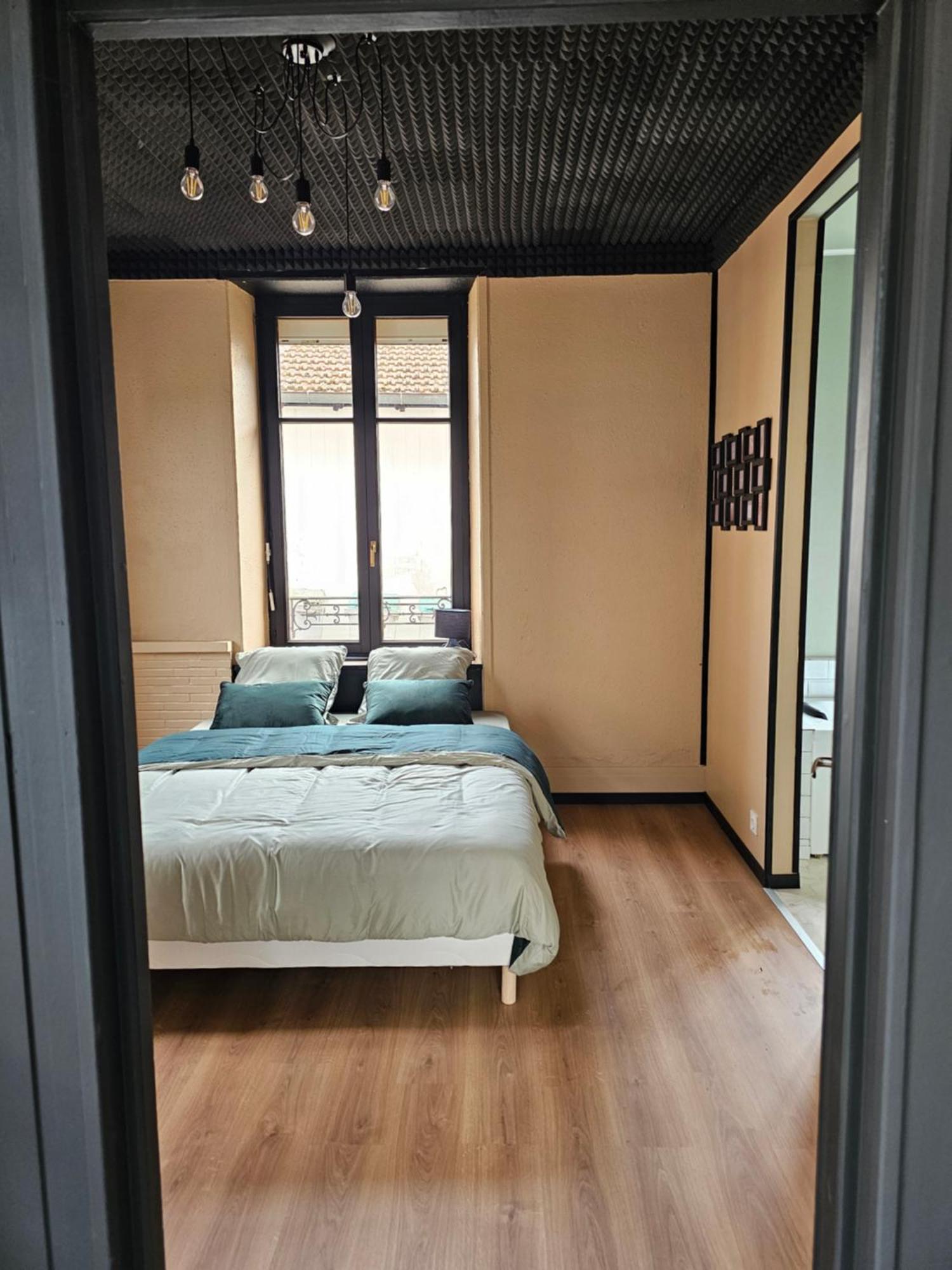 Black Box Cinema Appartement Avec Balneo Epinal Ngoại thất bức ảnh