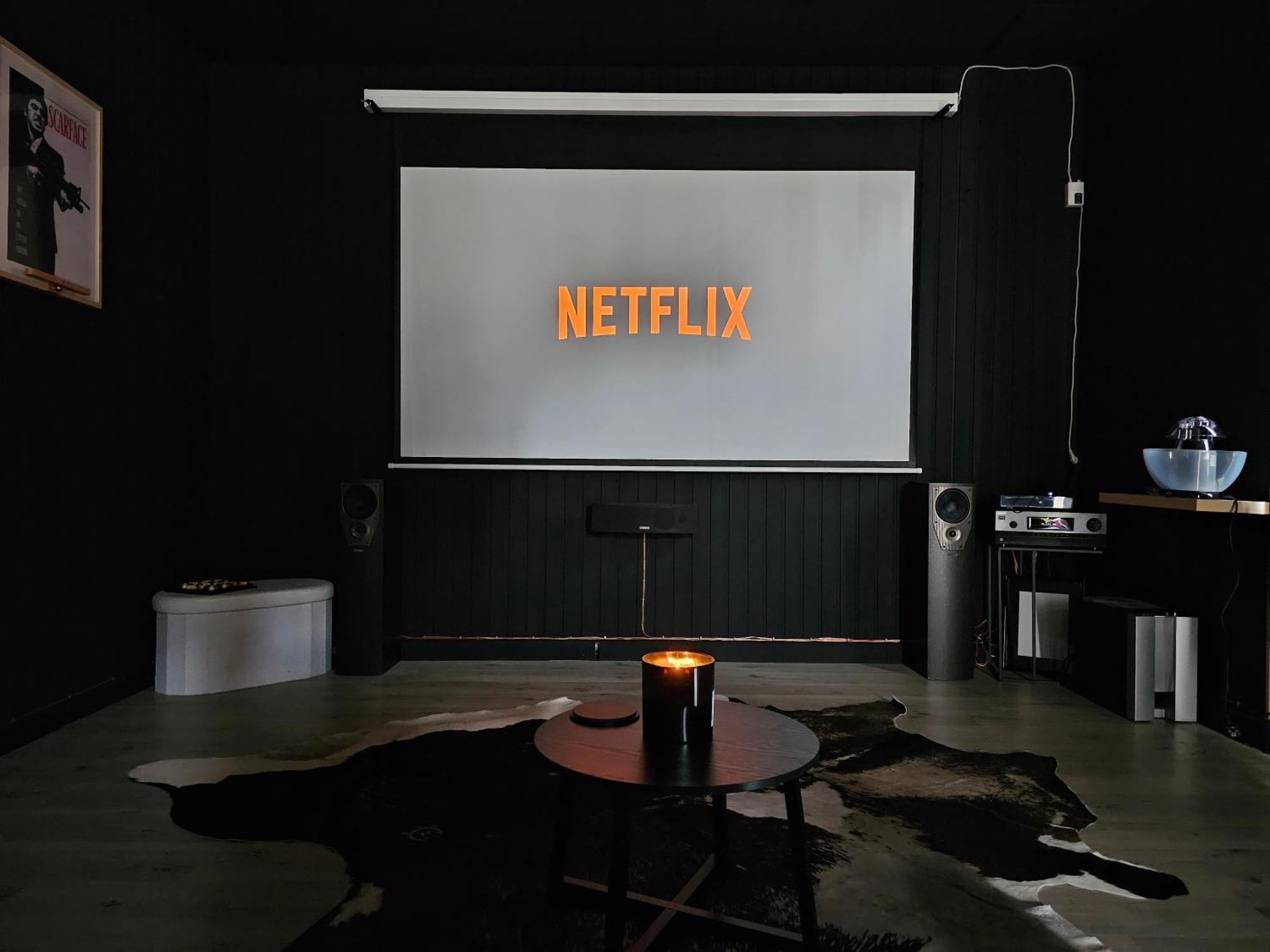 Black Box Cinema Appartement Avec Balneo Epinal Ngoại thất bức ảnh